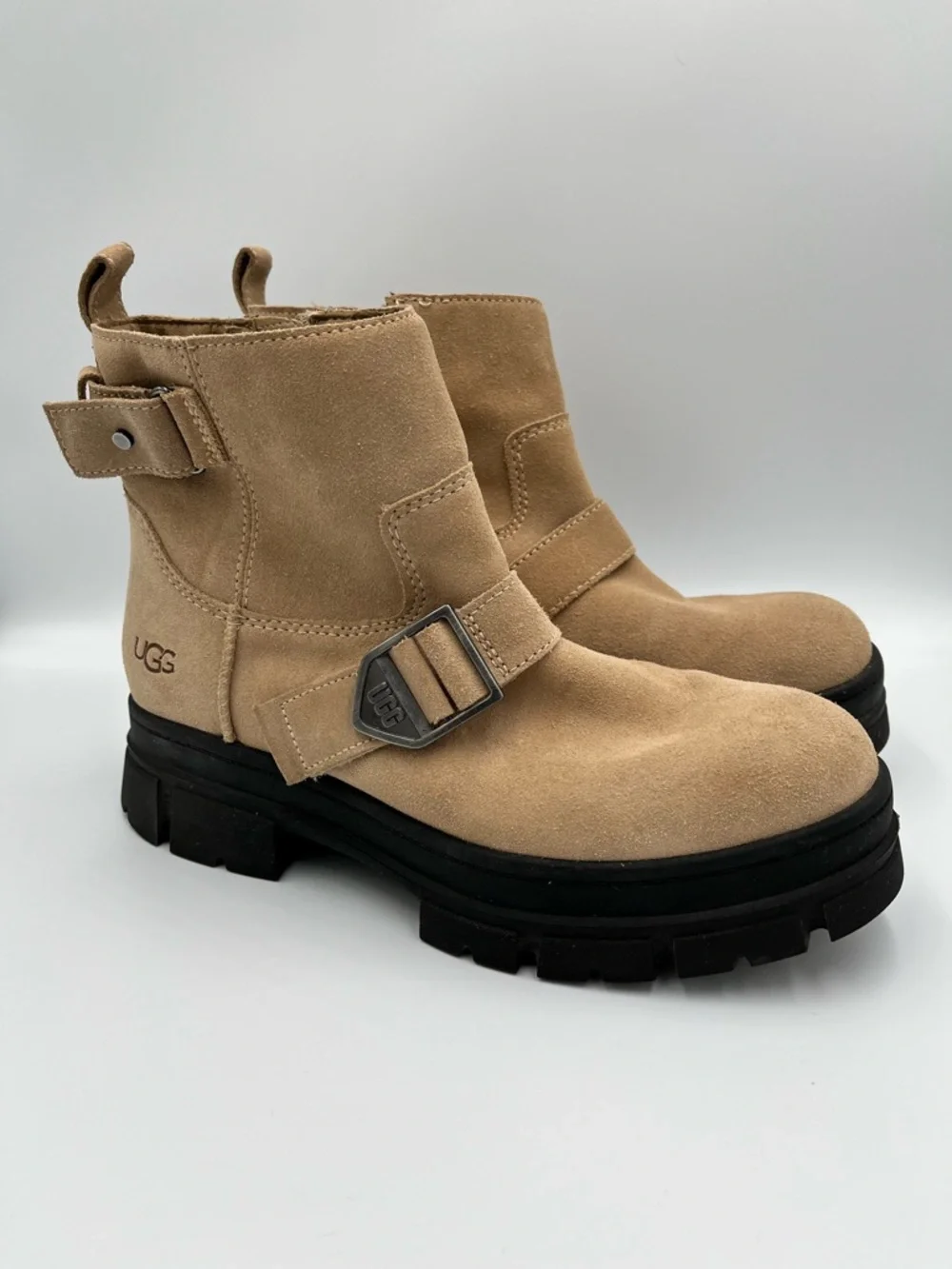 UGG Ashton Short Waterproof Suede Buckle Boots Zipper Entry Size 9.5